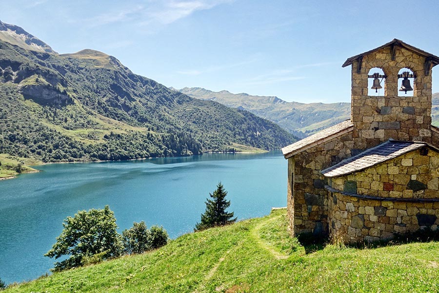 Road cycling routes in the mountain passes