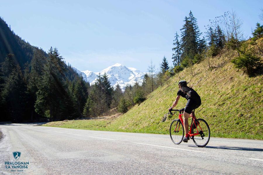 How do I choose my road-cycling route?