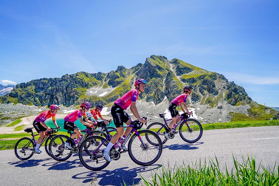 Brides-les-Bains in Partnerschaft mit dem besten internationalen Frauen-Radsportteam