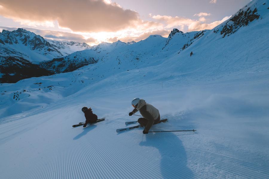 Skiing and snowboarding on the pistes of Les 3 Vallées